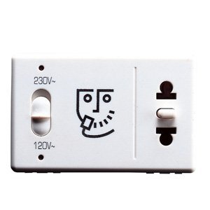 Gewiss Borotva csatlakozó-aljzat hotel RENDSZERHEZ-EU/AMERIKAI szabvány-jelzőfénnyel A kiválasztott feszültség JELZÉSÉHEZ-230V 50/60Hz-3MODUL-SYSTEM white