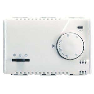 Gewiss NYÁRI/TÉLI elektromos fan-coil termosztát forgókapcs.val- 230V ac 50/60Hz - 3 modul - System white