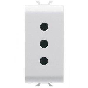 Gewiss Olasz szabvány szerinti csatlakozó-aljzat 250V AC - 2P+E 10A - P11 - 1 modulos - Fényes fehér - Antibakteriális - CHORUSMART termékfotó