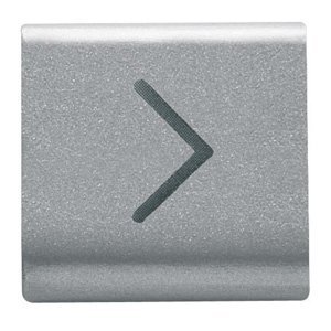 Gewiss Cserélhető kapcsológomb - 22X22MM - Vízszintes nyíl szimbólummal - Titánium - CHORUSMART