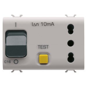 Gewiss Reteszelő kapcsolós csatlakozó-aljzat - 2P+E 16A - P17-P11 - Áram-védőkapcsolóval 1P+N 16A - 230 V AC - 3 modulos - Szatén bézs - CHORUSMART
