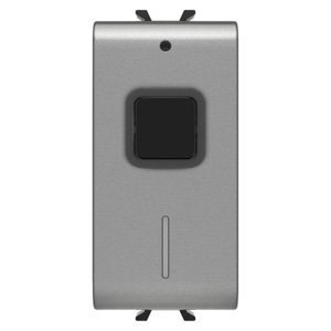 Gewiss Csatlakoztatott kapcsoló aktuátor fogyasztásmérő funkcióval - 100/240 V AC 50/60 HZ - NO 16A (AC1) 240 V AC - 1 modulos - Titánium - CHORUSMART