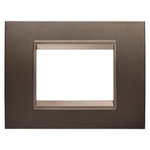 Gewiss Lux díszítőkeret - Fém - 3 modulos - Bronzbarna - Matt sötét bronz színű belső kerettel - CHORUSMART termékfotó